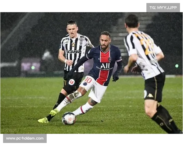 马赛0-5惨败历史性失利，防线重组迫在眉睫