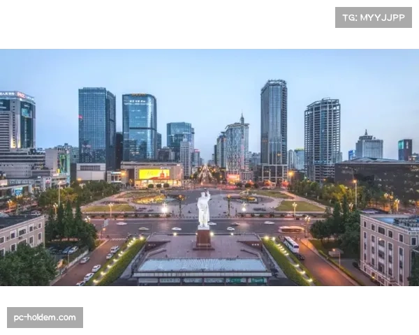 成都蓉城四轮不败积10分稳居榜首，重庆铜梁龙云南玉昆紧随其后